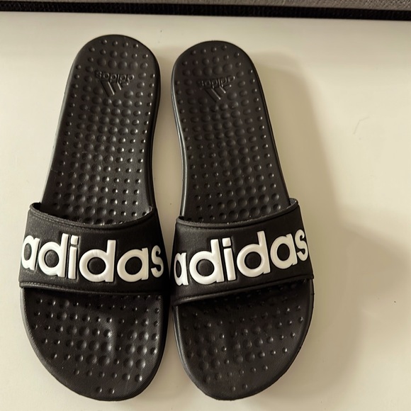 Adidas slides 9 - Picture 1 of 3